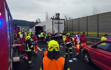Мікроавтобус із українцями потрапив у жахливу аварію в Австрії