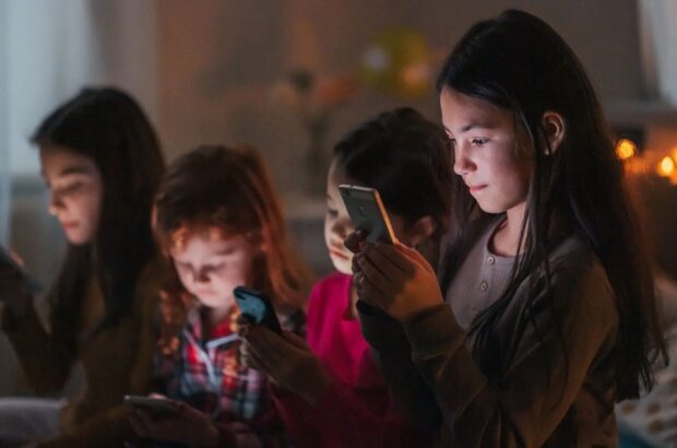 Аккаунты детей до 13 лет в Instagram и Facebook начнут автоматически блокировать