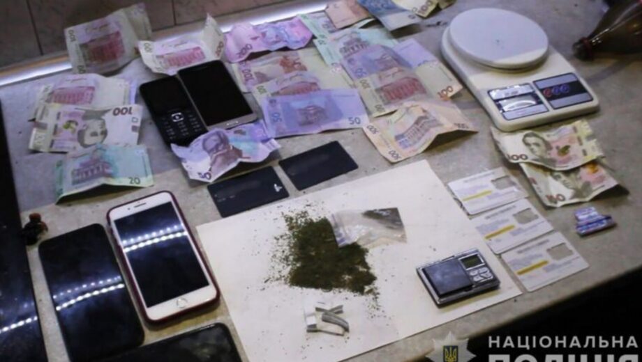 У Запоріжжі поліцейські ліквідували наркоугруповання зі щомісячним прибутком у мільйон гривень