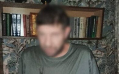 У Києві чоловік погрожував сусідці фізичною розправою після зауваження