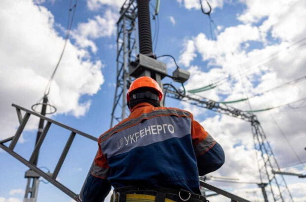 Сегодня света будет меньше: в Укрэнерго предупредили об отключении до конца суток