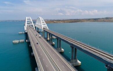 Кримський міст перекрито, у Севастополі лунає тривога, – росЗМІ