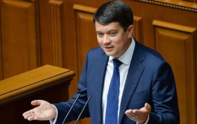 Гетьманцев публічно ”вколов” Разумкова: 8,4 млн грн, ”хом’ячі щічки” та старі скандали знову на поверхні