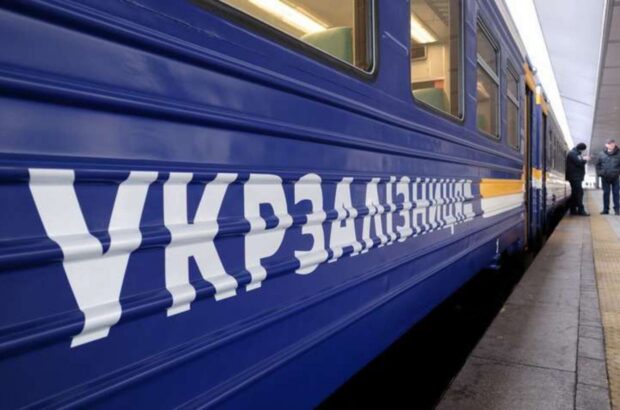 В Киевской области мужчина в военной форме умер в электричке