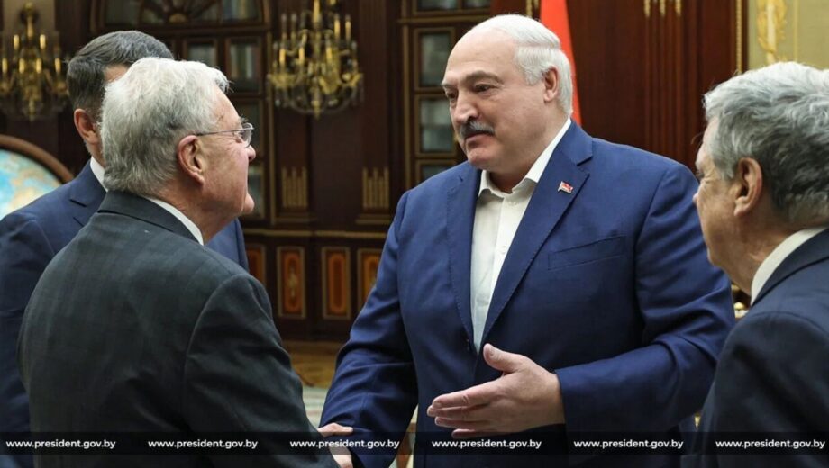 Трамп поздравил Лукашенко с днем рождения и отметил прогресс в отношениях