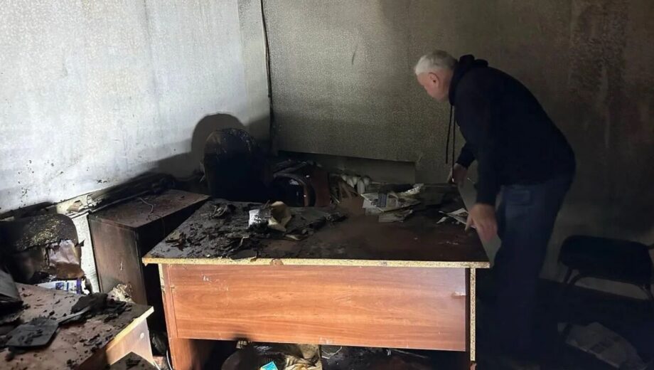 Росию охватил »пылающий флешмоб»: поджоги офисов, полиции и автомобилей