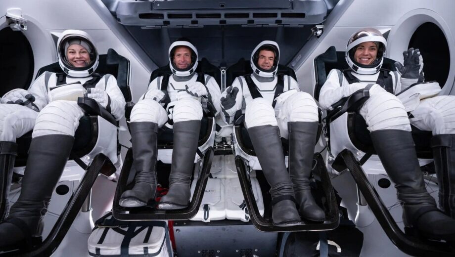 SpaceX запустила історичну місію з виходом у відкритий космос: екіпаж стане піддослідними для польотів на Місяць та Марс