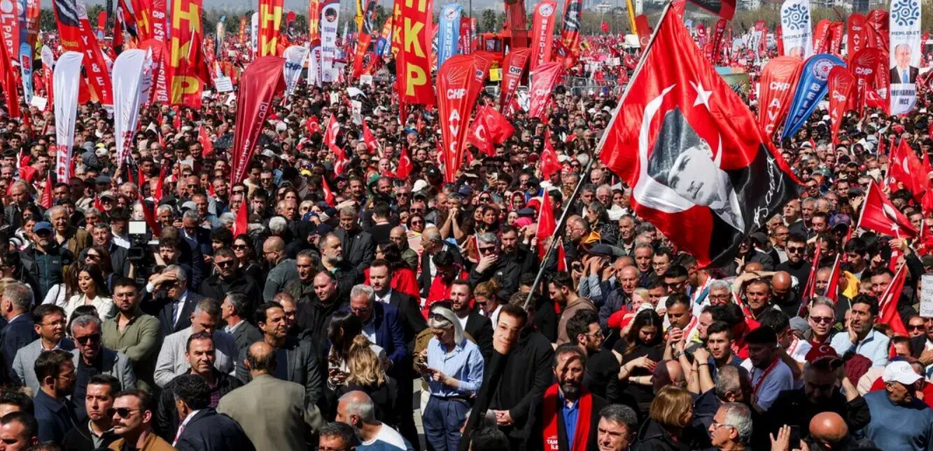 Туреччину охопили наймасовіші протести проти Ердогана: 2,2 мільйона людей на вулицях