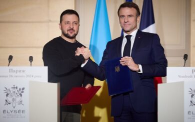 Макрон выложил в тик-токе видео с G7 под российский трек