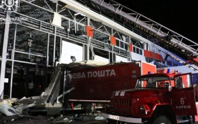 »Пробитые» посылки после атаки на терминал »Новой почты» стали символом удара на Харьковщине