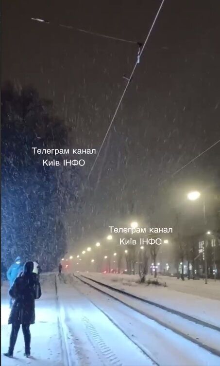 На дорогах в столице намело немало снега, поэтому по городу много ДТП