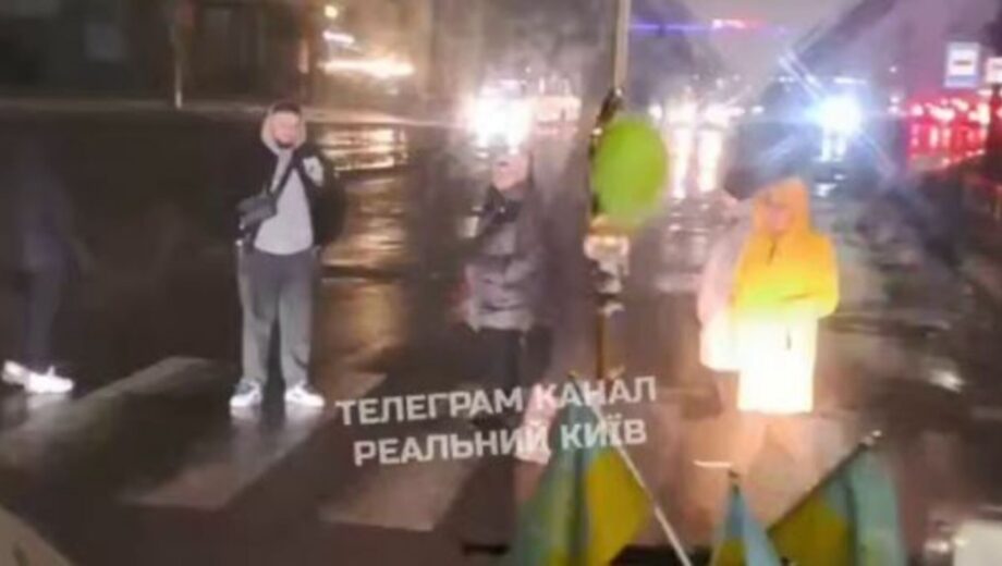 В Киеве люди вышли на протест и перекрыли улицу из-за отсутствия отопления