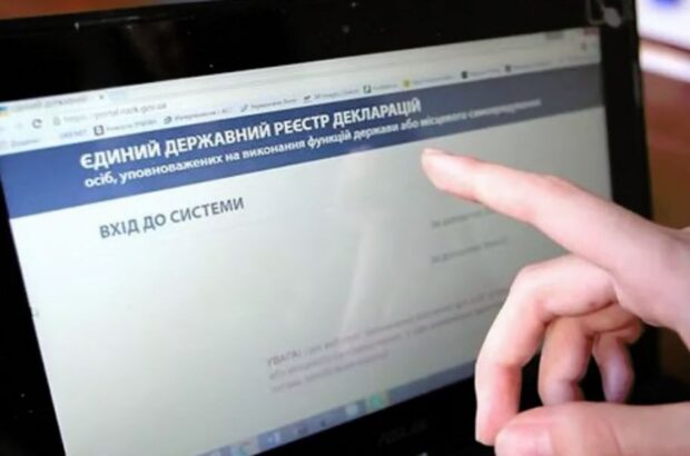От обычного начальника до миллионера: раскрыты доходы руководства столичного лесного сектора