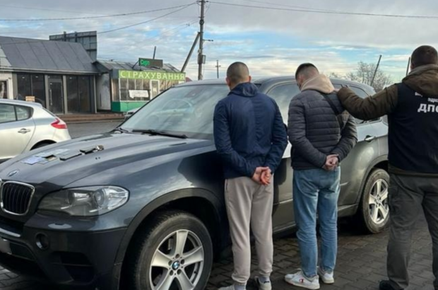 У границы с Румынией задержали организатора и переправителя вместе с »клиентом»
