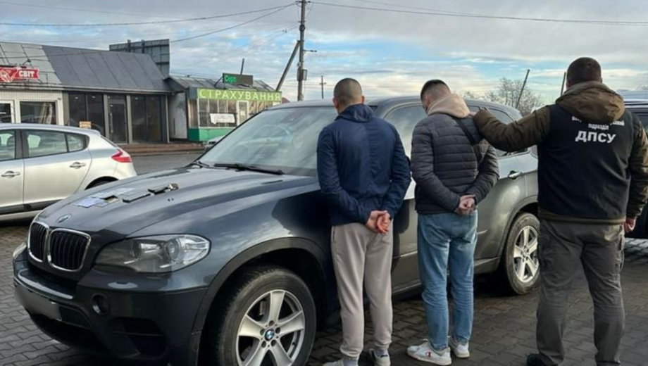 Поблизу кордону з Румунією затримали організатора та переправника разом з ”клієнтом”