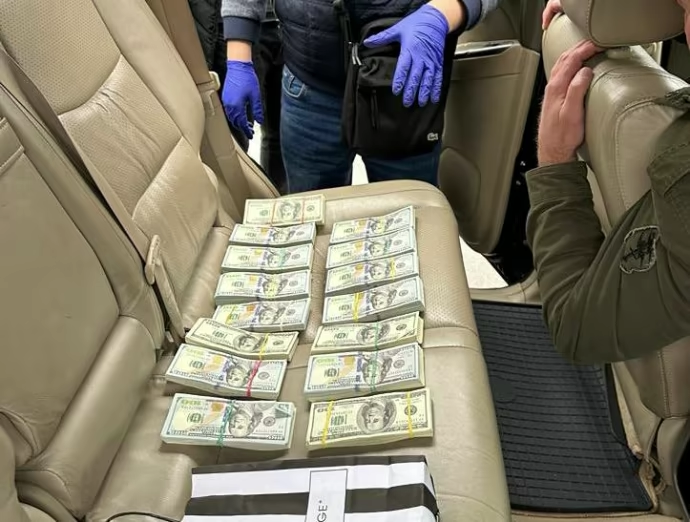 <p>Саенко решил передать через сообщника 150 тысяч долларов США коллегии судей Киевского апелляционного суда</p>