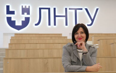 Учит патриотизму — с британским проживанием и Audi за 2 миллиона: ректор Луцкого университета Вахович влипла в скандал