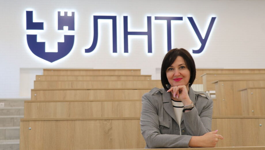 Учит патриотизму — с британским проживанием и Audi за 2 миллиона: ректор Луцкого университета Вахович влипла в скандал