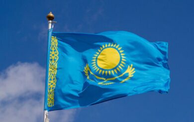 Инцидент в Казахстане: украинские флаги появились во время визита путина