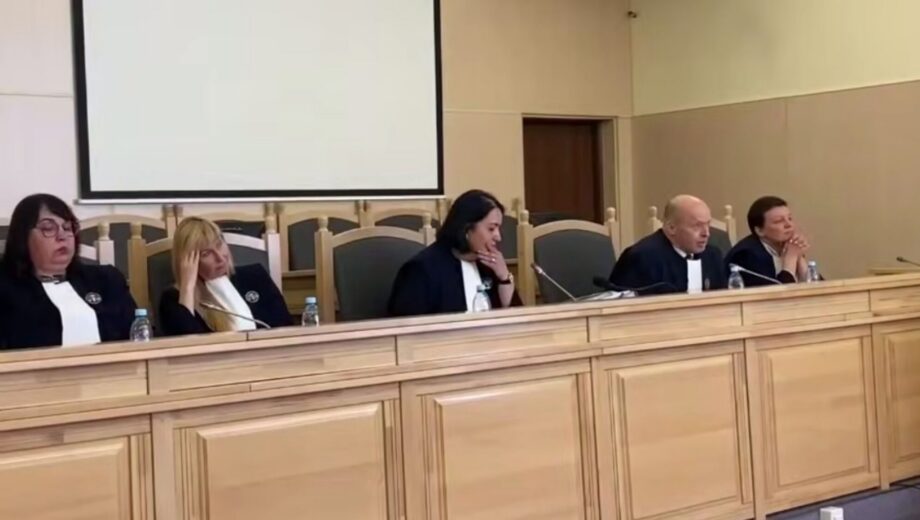 Адвокати Порошенка заявили про фальсифікацію документів: санкції ухвалили до подання уряду