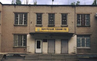 Вызывающее нападение на судью в Днепре: женщину с тяжелой травмой головы госпитализировали