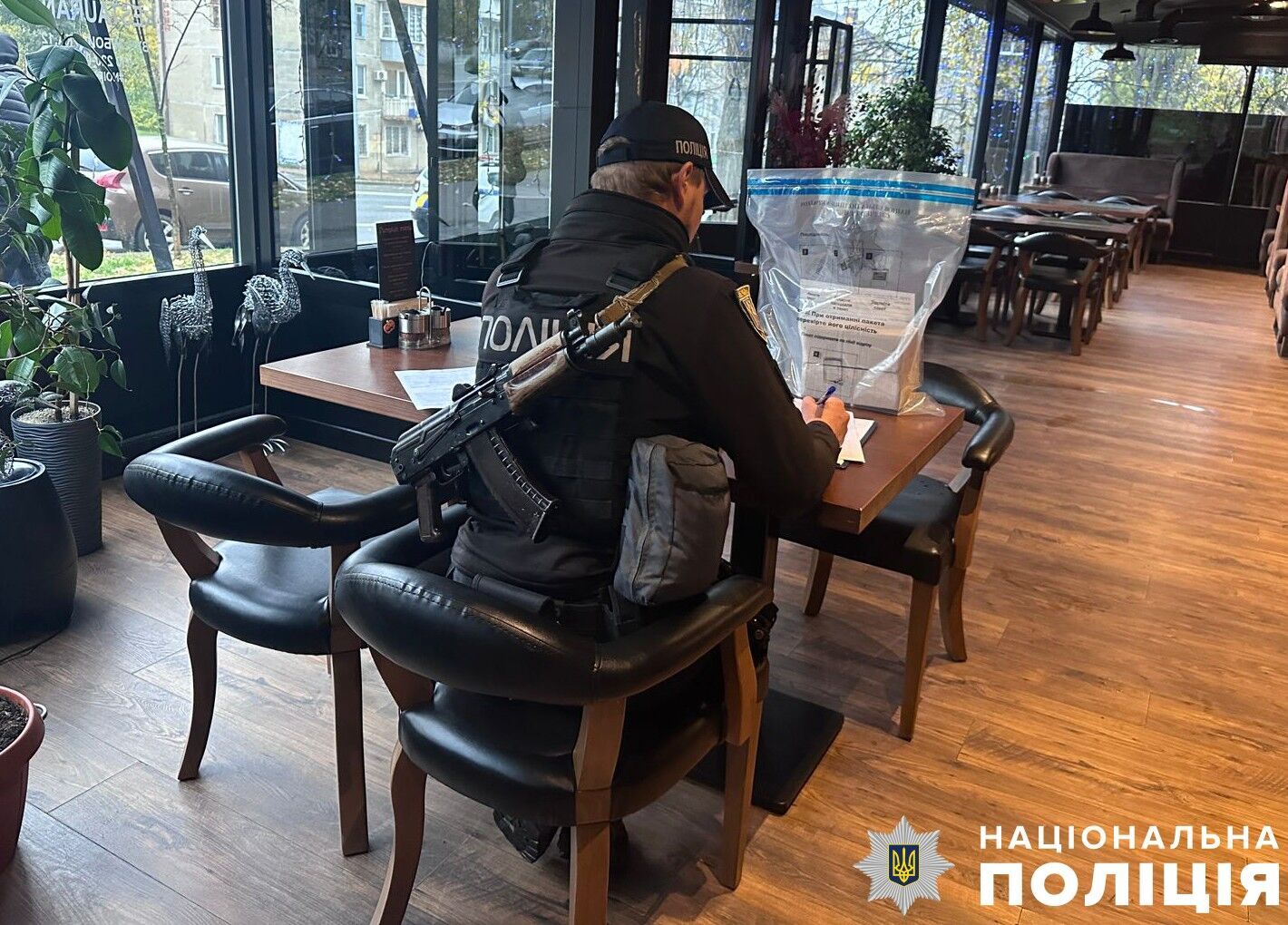 У столичному готелі поліція затримала дебошира, який назвався ''військовим генералом'' (відео)