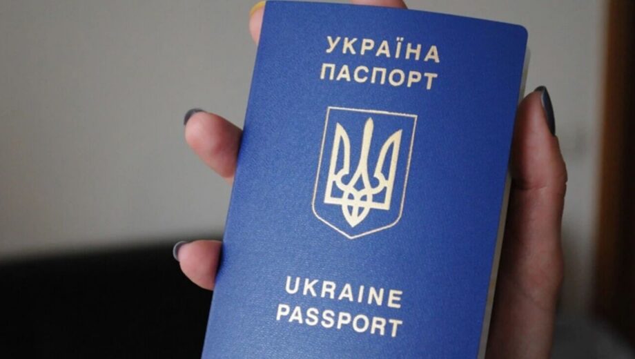 Украинцам объяснили, без какого подтверждения не примут документы на загранпаспорт и ID-карту
