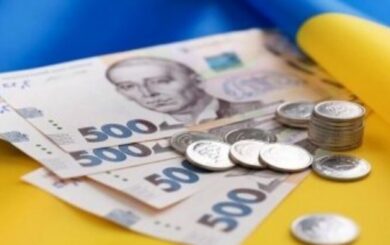 Средняя зарплата украинцев за год выросла: как она менялась за 30 лет