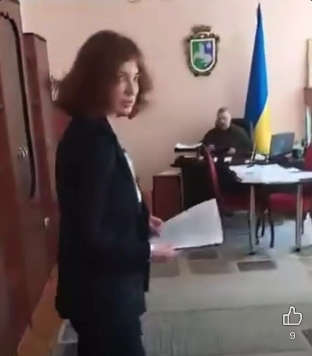 Семенюк vs Булега: в Кицмане произошел силовой спор у кабинета мэра