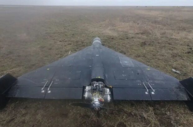 Забрал дрон домой: в Одессе мужчина вынес с поля неразорванный »Шахед»