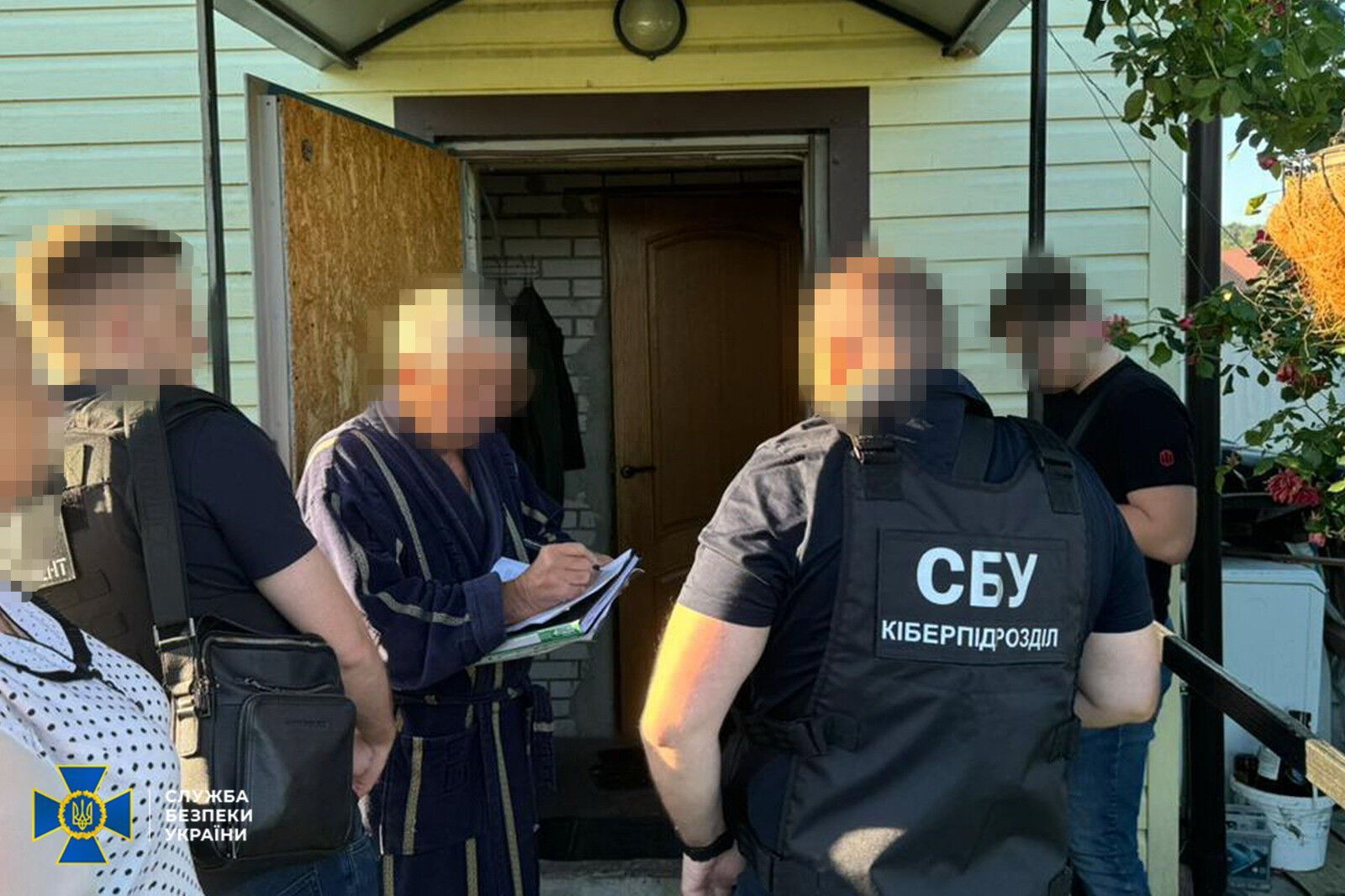 Готували ''сюрприз'' до Дня Конституції: СБУ затримала провокаторів і вилучила зброю