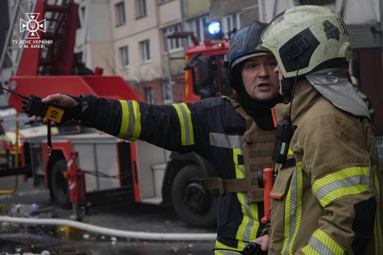 Атака на Київ: троє людей загинули, частина залишається під завалами (фото)