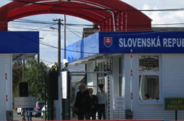 Словаччина вперше тимчасово закривала всі пункти пропуску через атаку дронів на Закарпатті
