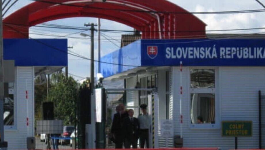 Словаччина вперше тимчасово закривала всі пункти пропуску через атаку дронів на Закарпатті