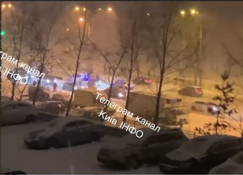На дорогах в столице намело немало снега, поэтому по городу много ДТП