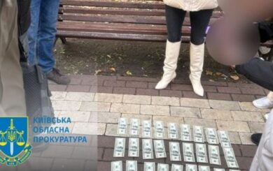 Службовець Антимонопольного комітету вимагав від підприємця $8000 за невжиття штрафних санкцій