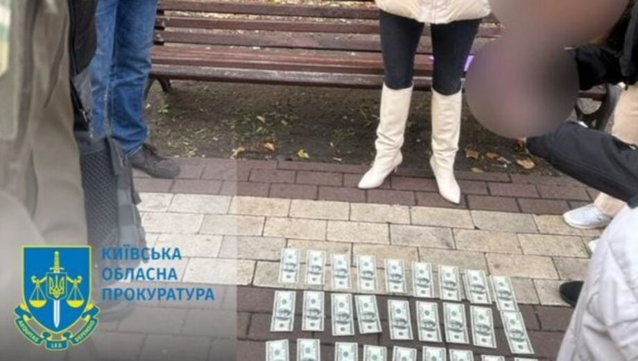 Службовець Антимонопольного комітету вимагав від підприємця $8000 за невжиття штрафних санкцій