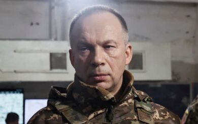 У коментаряї під фото Головнокомандуючого Сирського піднялась хвиля хейту