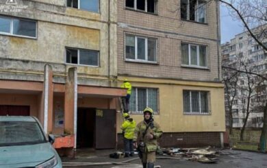 У висотці на столичній Оболоні спалахнула пожежа: чоловік отримав опіки