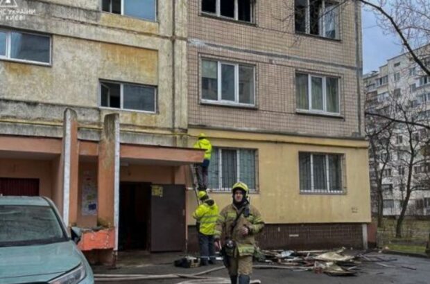 В высотке на столичной Оболони вспыхнул пожар: мужчина получил ожоги