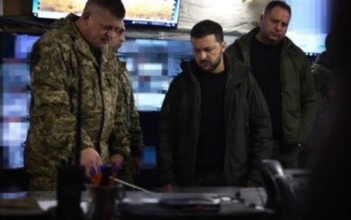 Зеленский посетил военных в Покровске и наградил героев фронта