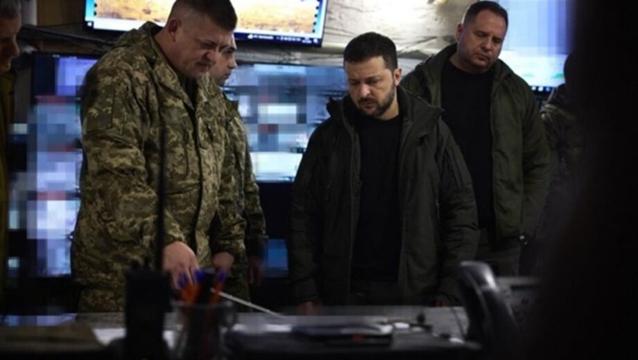 Зеленский посетил военных в Покровске и наградил героев фронта