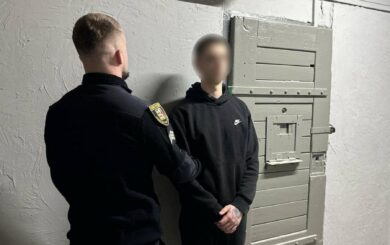 Напав на знайомого з ножем: поліція затримала 18-річного закарпатця