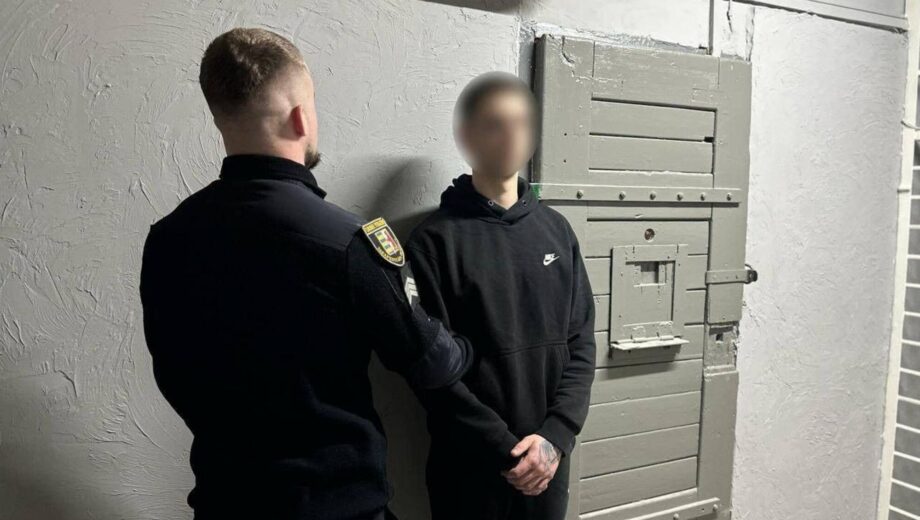 Напав на знайомого з ножем: поліція затримала 18-річного закарпатця