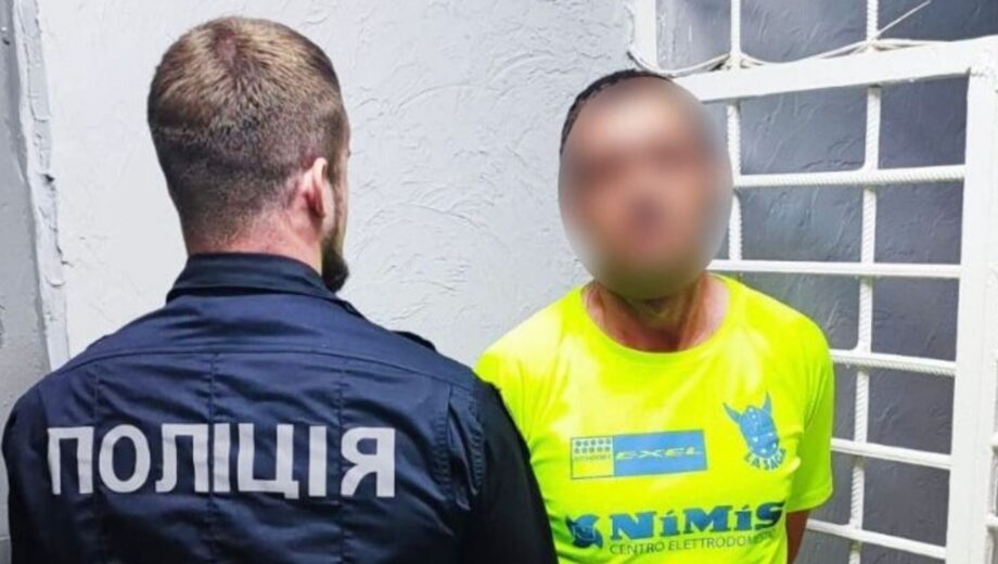 Увірвався зі зброєю в магазин та взяв жінку в заручники: на Закарпатті затримали підозрюваного