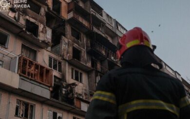 У Києві завершили рятувальні роботи після удару по Деснянському району