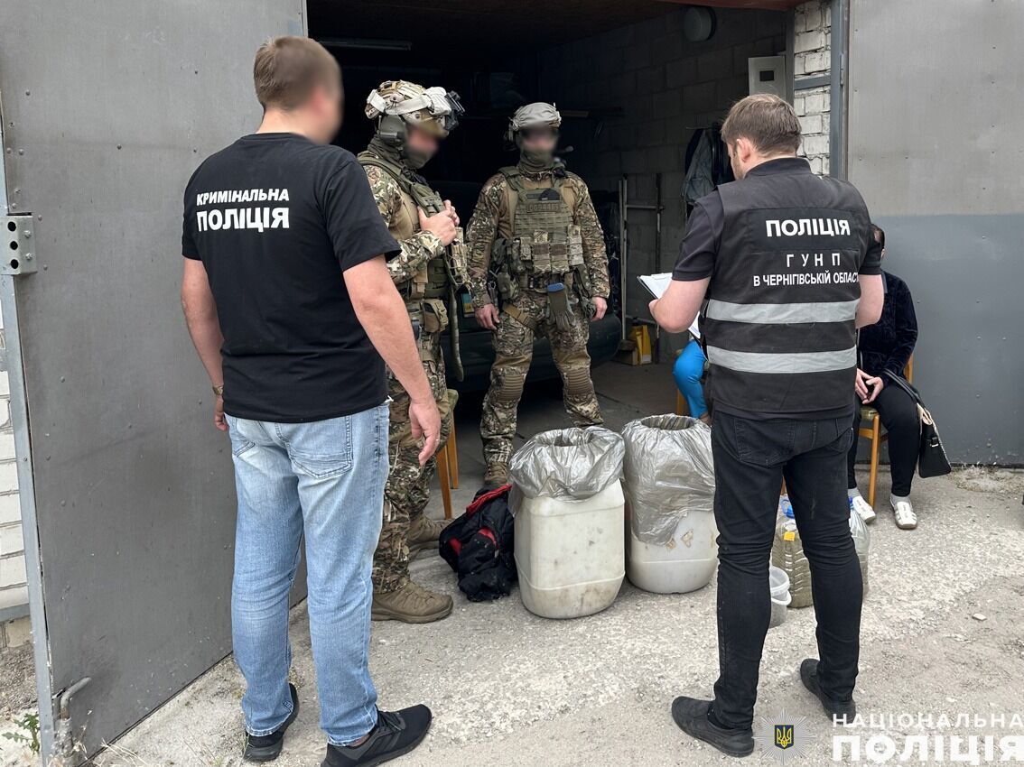 На Чернігівщині затримали двох чоловіків, які підірвали банк, щоб викрасти понад 5 млн грн