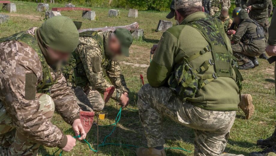 Россия производит снаряды втрое быстрее, чем союзники Украины, — СМИ