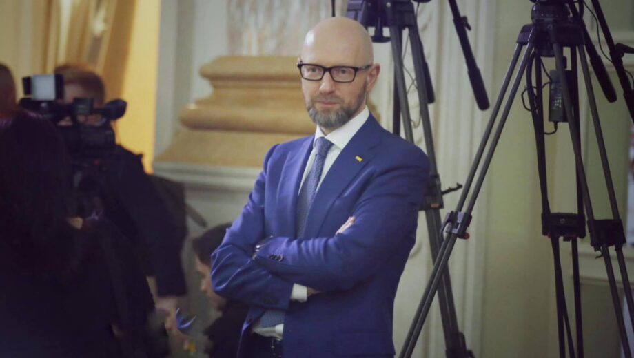 Пуля в лоб – так пуля в лоб: Арсений Яценюк празднует юбилей