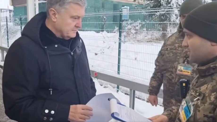Порошенко требует у пограничников 500 тыс. грн моральной компенсации за то, что его не выпустили за границу